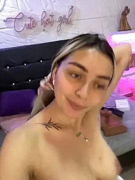 Snapshot of emma_oxford chatting on 12/20/24, 12:30 emma oxford online show from 12/20/24, 12:30