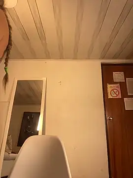 Snapshot of emma_oxford chatting on 02/25/25, 08:30 emma oxford online show from 02/25/25, 08:30