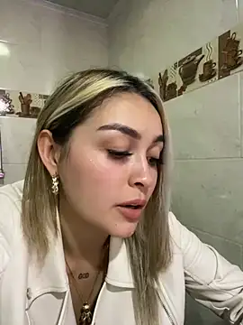 Snapshot of emma_oxford chatting on 03/06/25, 11:53 emma oxford online show from 03/06/25, 11:53