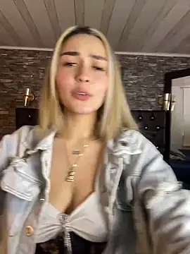 Snapshot of emma_oxford chatting on 03/08/25, 08:57 emma oxford online show from 03/08/25, 08:57