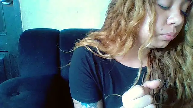 Jennxdolls online show from 01/31/25, 03:22