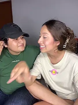 Snapshot of little-Emma chatting on 01/07/25, 06:05 little-Emma online show from 01/07/25, 06:05