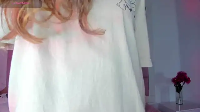 Snapshot of little-Emma chatting on 01/08/25, 03:19 little-Emma online show from 01/08/25, 03:19