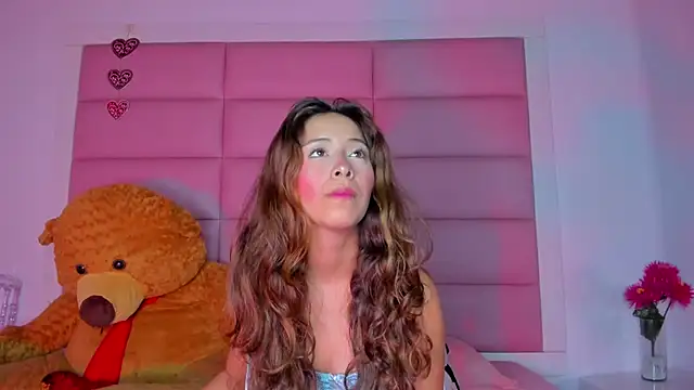 Snapshot of little-Emma chatting on 01/11/25, 03:02 little-Emma online show from 01/11/25, 03:02