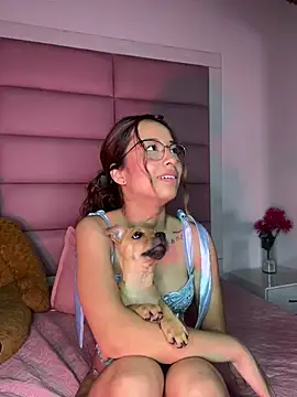 Snapshot of little-Emma chatting on 01/11/25, 09:04 little-Emma online show from 01/11/25, 09:04