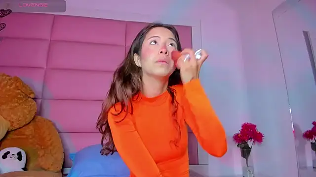 Snapshot of little-Emma chatting on 01/12/25, 03:17 little-Emma online show from 01/12/25, 03:17