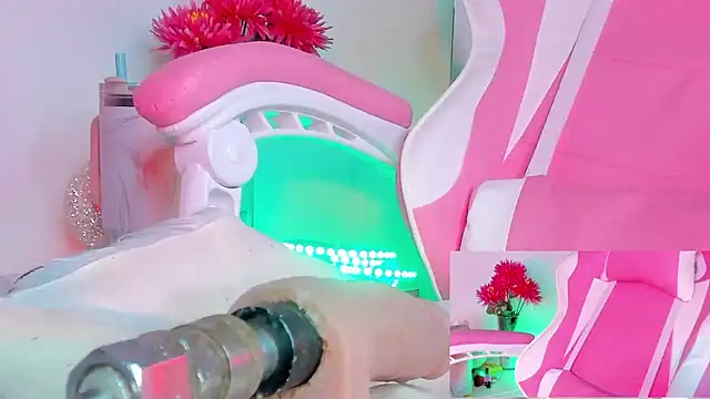 Snapshot of little-Emma chatting on 01/25/25, 09:26 little-Emma online show from 01/25/25, 09:26