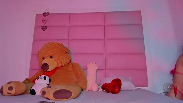 Snapshot of little-Emma chatting on 01/26/25, 03:06 little-Emma online show from 01/26/25, 03:06