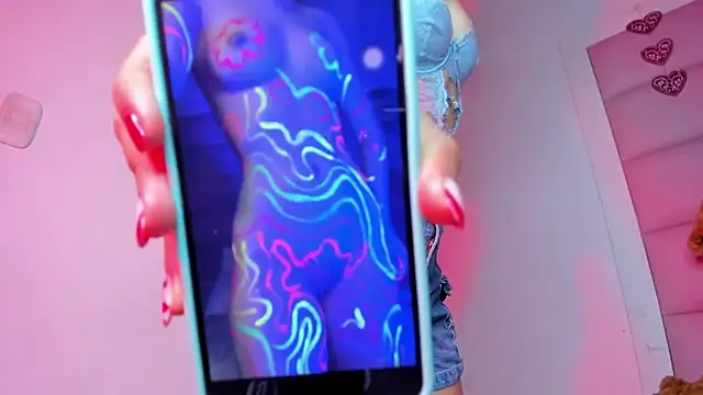 Snapshot of little-Emma chatting on 02/02/25, 09:19 little-Emma online show from 02/02/25, 09:19