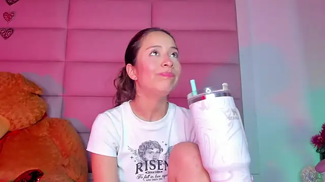 Snapshot of little-Emma chatting on 02/10/25, 09:25 little-Emma online show from 02/10/25, 09:25