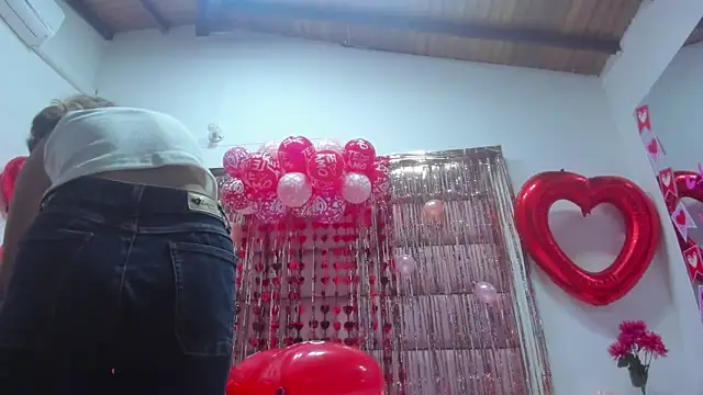 Snapshot of little-Emma chatting on 02/15/25, 12:04 little-Emma online show from 02/15/25, 12:04