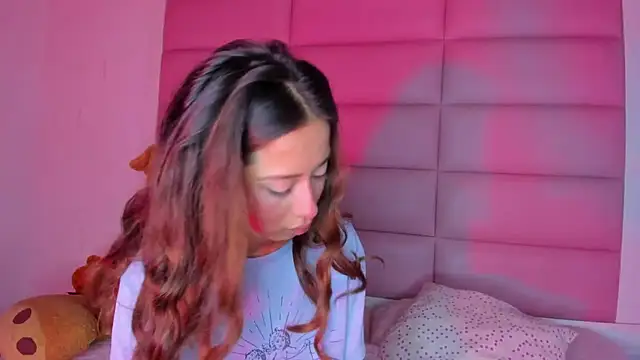 Snapshot of little-Emma chatting on 02/21/25, 03:12 little-Emma online show from 02/21/25, 03:12