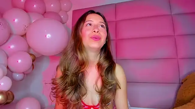 Snapshot of little-Emma chatting on 02/23/25, 06:39 little-Emma online show from 02/23/25, 06:39