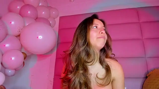 Snapshot of little-Emma chatting on 02/23/25, 09:44 little-Emma online show from 02/23/25, 09:44