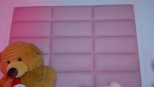 Snapshot of little-Emma chatting on 03/02/25, 06:16 little-Emma online show from 03/02/25, 06:16