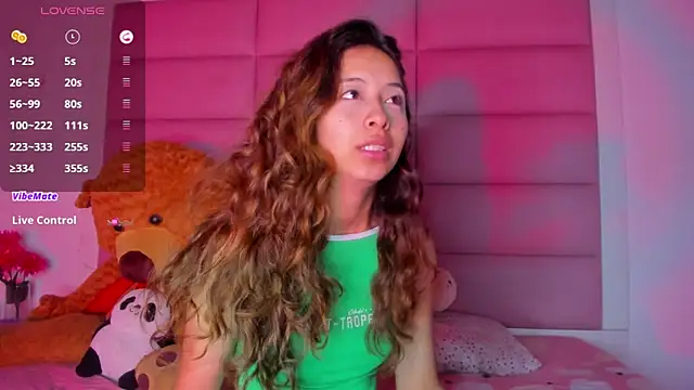 Snapshot of little-Emma chatting on 03/05/25, 03:18 little-Emma online show from 03/05/25, 03:18