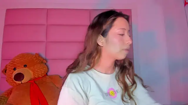 Snapshot of little-Emma chatting on 03/15/25, 03:18 little-Emma online show from 03/15/25, 03:18