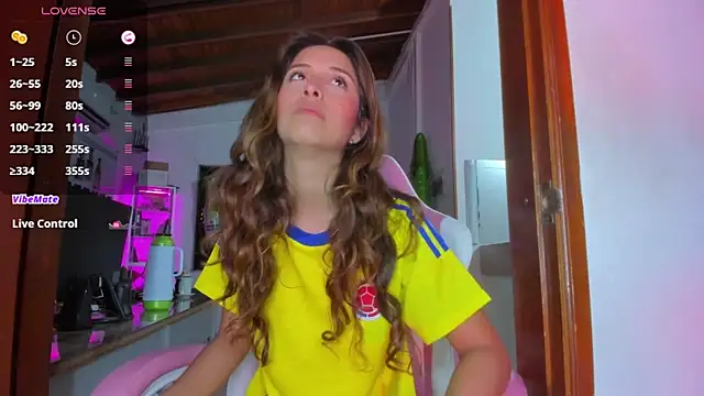 Snapshot of little-Emma chatting on 03/21/25, 03:12 little-Emma online show from 03/21/25, 03:12