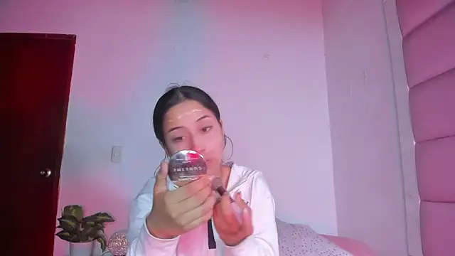 Snapshot of little-Emma chatting on 10/01/25, 03:12 little-Emma online show from 10/01/25, 03:12