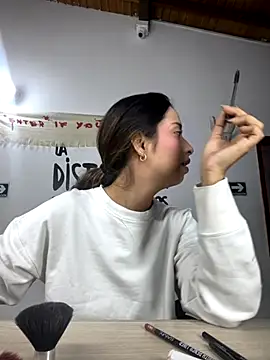 Snapshot of little-Emma chatting on 10/10/25, 02:54 little-Emma online show from 10/10/25, 02:54