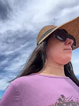 Reinacatchile online show from 03/08/26, 05:17