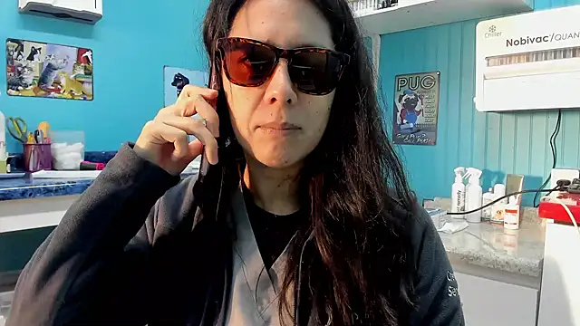Snapshot of Reinacatchile chatting on 05/19/26, 08:48 Reinacatchile online show from 05/19/26, 08:48