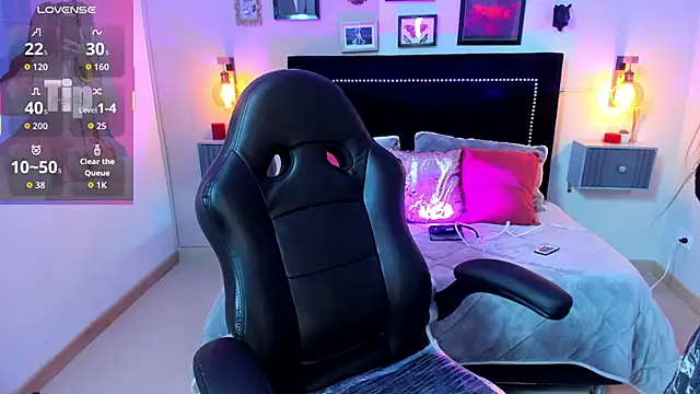 Charlotte  Benett online show from 11/29/25, 04:26