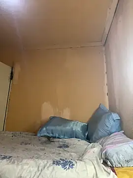 Snapshot of Babeyfacee chatting on 10/30/25, 12:23 Babeyfacee online show from 10/30/25, 12:23