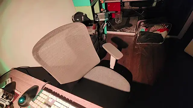 estivalia xxx online show from 04/15/26, 10:43