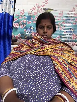 Snapshot of Beauty-queen chatting on 02/18/26, 12:01 Beauty-queen online show from 02/18/26, 12:01