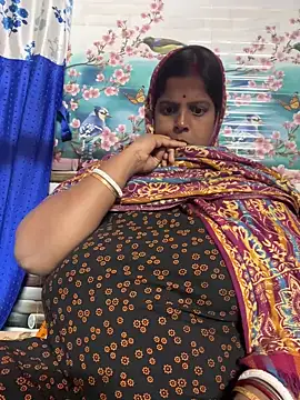 Snapshot of Beauty-queen chatting on 02/19/26, 02:57 Beauty-queen online show from 02/19/26, 02:57