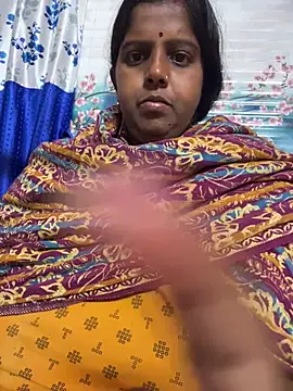 Snapshot of Beauty-queen chatting on 02/21/26, 12:50 Beauty-queen online show from 02/21/26, 12:50