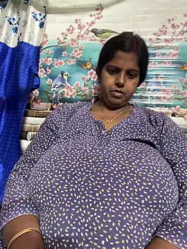 Snapshot of Beauty-queen chatting on 02/24/26, 01:31 Beauty-queen online show from 02/24/26, 01:31