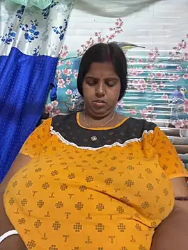 Snapshot of Beauty-queen chatting on 02/25/26, 01:43 Beauty-queen online show from 02/25/26, 01:43