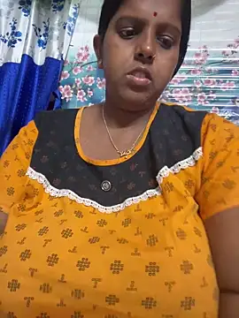 Snapshot of Beauty-queen chatting on 03/04/26, 02:45 Beauty-queen online show from 03/04/26, 02:45