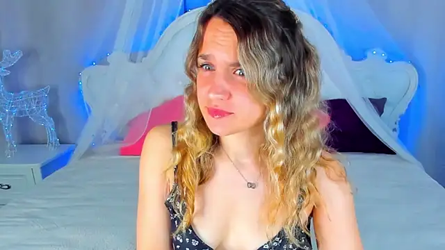 Snapshot of Milka_Blond chatting on 04/28/26, 12:42 Milka Blond online show from 04/28/26, 12:42