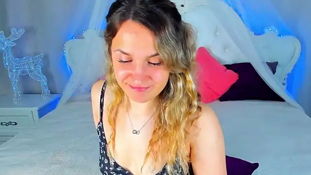 Snapshot of Milka_Blond chatting on 04/28/26, 02:27 Milka Blond online show from 04/28/26, 02:27