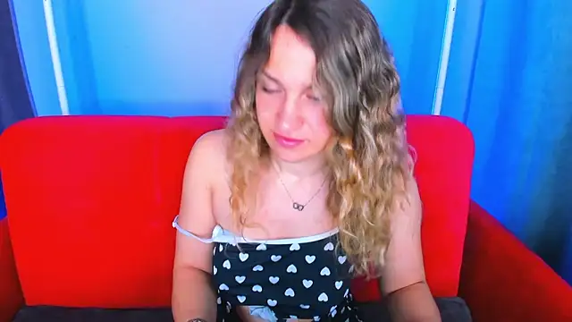 Snapshot of Milka_Blond chatting on 05/05/26, 01:24 Milka Blond online show from 05/05/26, 01:24