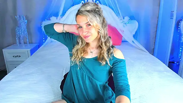 Snapshot of Milka_Blond chatting on 05/21/26, 01:01 Milka Blond online show from 05/21/26, 01:01