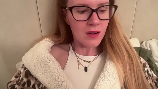 redheadrosie69 online show from 09/14/25, 06:51