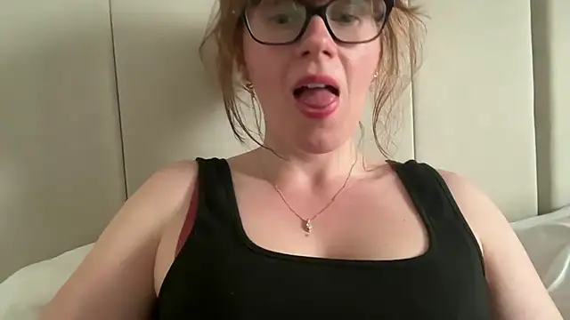 redheadrosie69 online show from 04/01/26, 02:14