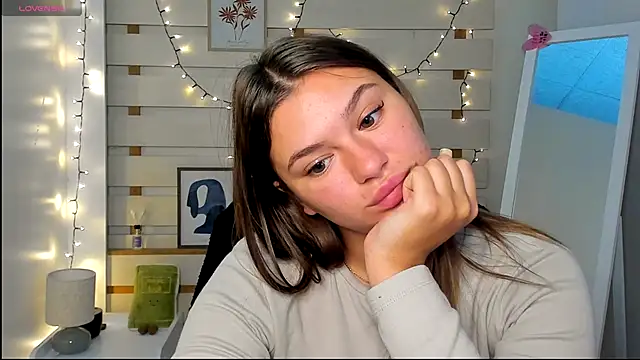 Josephine Kiss online show from 10/04/25, 12:47