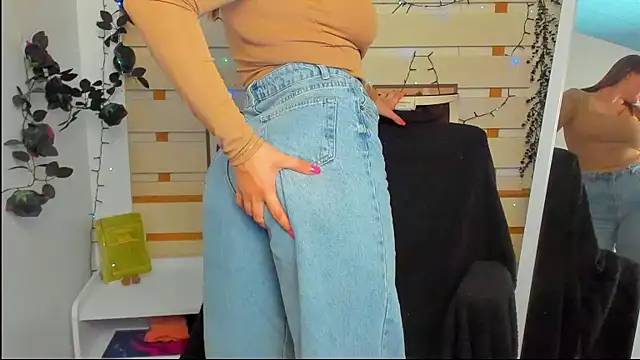 Snapshot of Josephine_Kiss chatting on 04/27/26, 12:14 Josephine Kiss online show from 04/27/26, 12:14