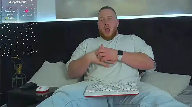 Snapshot of RoddyStill chatting on 03/12/25, 02:12 RoddyStill online show from 03/12/25, 02:12