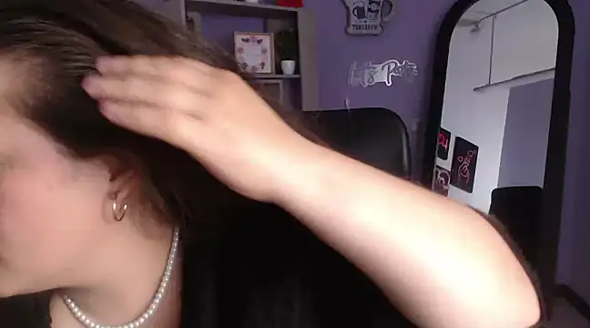 Snapshot of SaraThomso chatting on 12/30/24, 06:20 SaraThomso online show from 12/30/24, 06:20