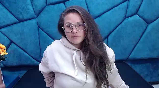 Snapshot of SaraThomso chatting on 01/25/25, 03:30 SaraThomso online show from 01/25/25, 03:30