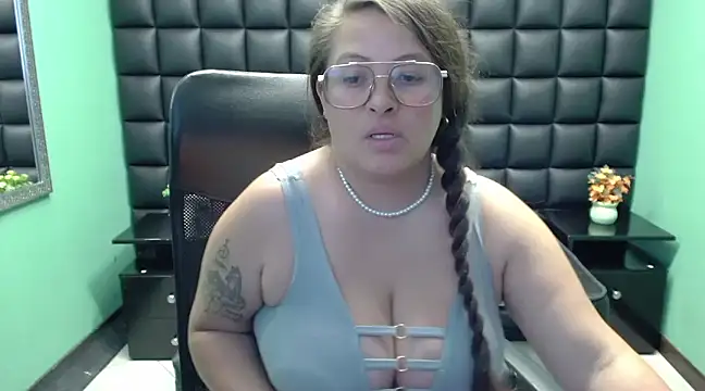 Snapshot of SaraThomso chatting on 02/02/25, 07:35 SaraThomso online show from 02/02/25, 07:35