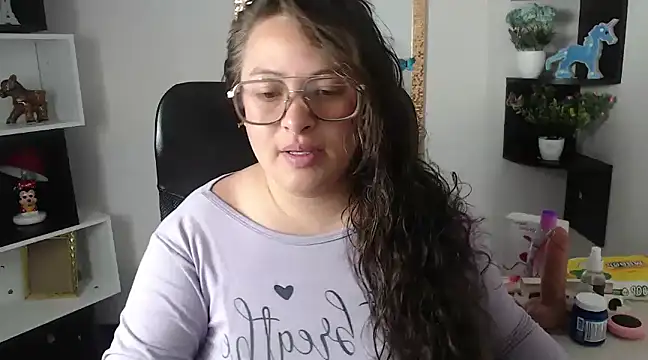 Snapshot of SaraThomso chatting on 02/04/25, 03:00 SaraThomso online show from 02/04/25, 03:00