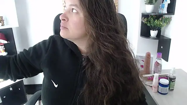 Snapshot of SaraThomso chatting on 02/07/25, 03:01 SaraThomso online show from 02/07/25, 03:01