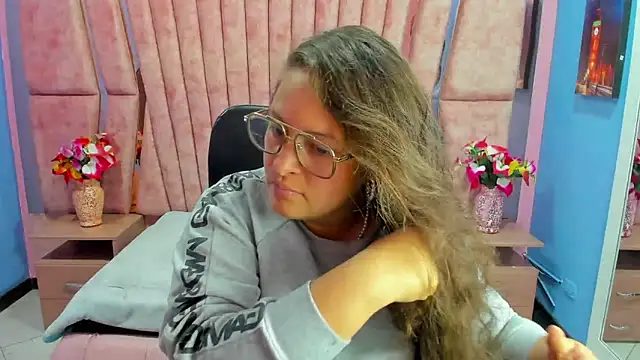 Snapshot of SaraThomso chatting on 02/27/25, 03:25 SaraThomso online show from 02/27/25, 03:25